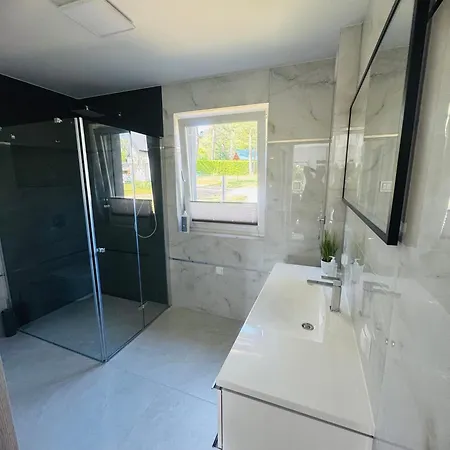 Dom Caloroczny Nad Jeziorem Do 10 Osob Okolo 60km Od Morza